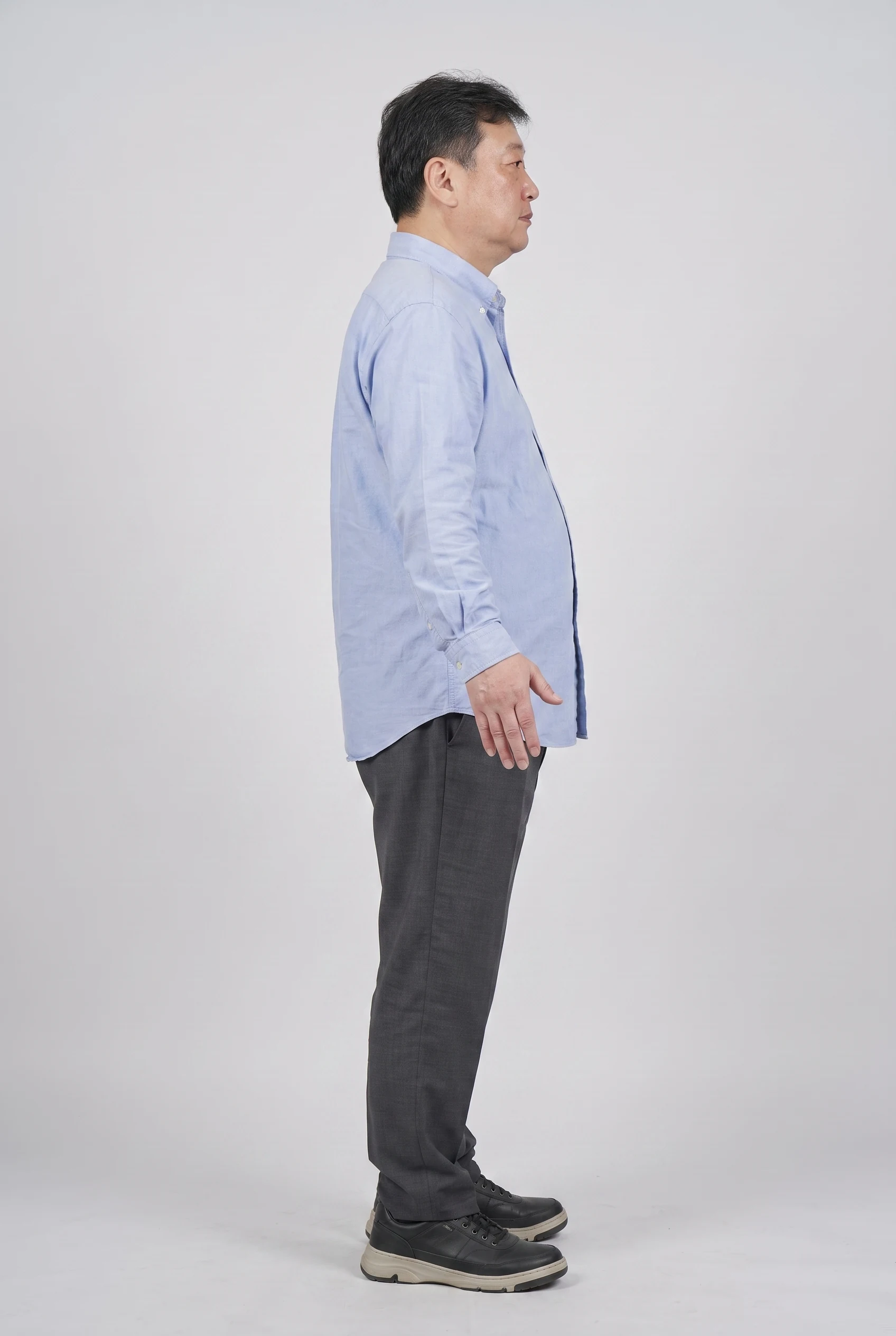 우측 전신 참조